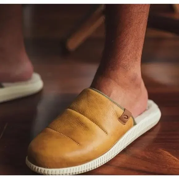 OluKai Mua ’Ili Men’s Leather Slip-On Slippers 11 Shearling Lined Tan Brown